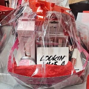 Gift Basket with Clean Beauty‎ Products